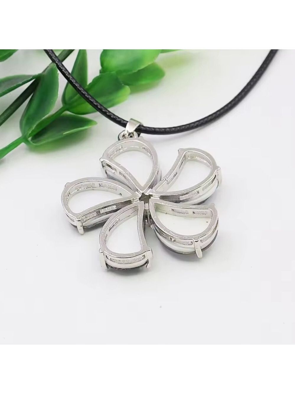 NATURAL Multi-color Abalone Shell Flower Shaped Pendant With Rhinestone - Picture 4 of 7